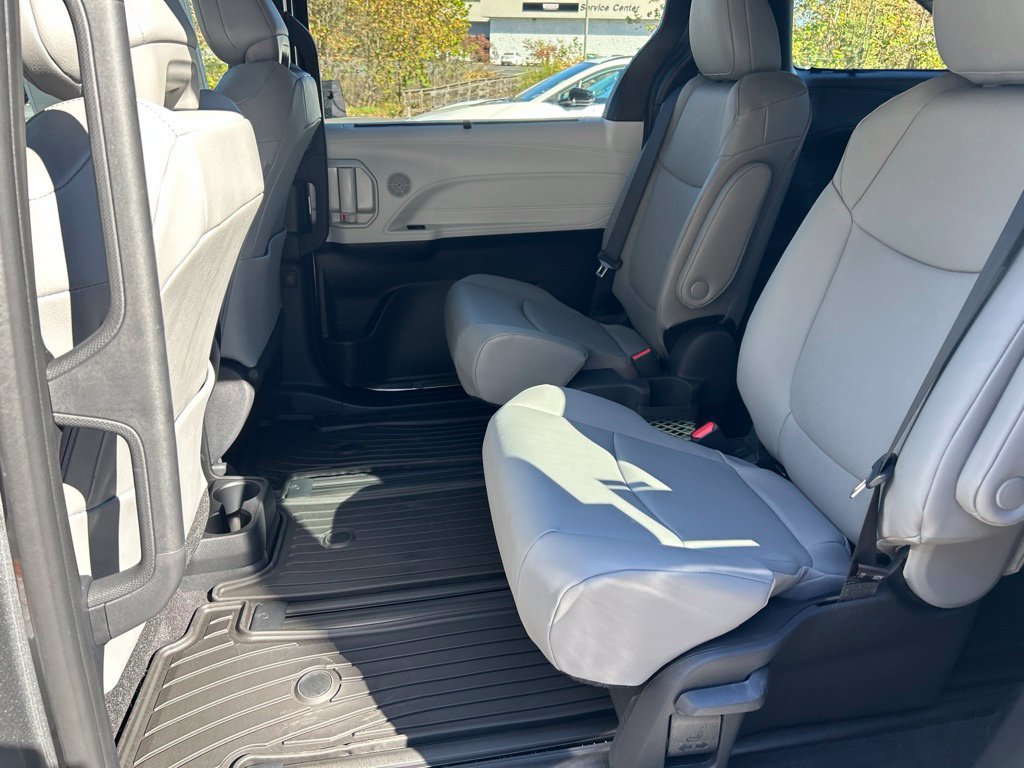 New 2026 Toyota Sienna XLE AWD/4WD image 27