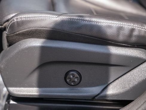 Used 2019 Mercedes-Benz GLC 300 4MATIC image 34