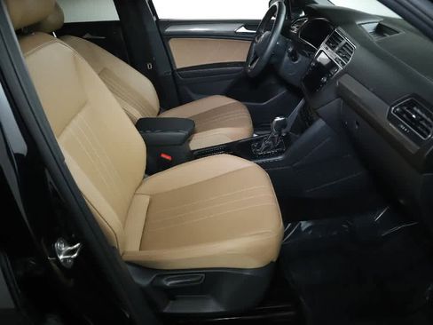 Certified 2023 Volkswagen Tiguan SE w/ Panoramic Sunroof Package image 35