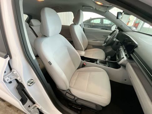 Used 2025 Hyundai Kona SEL image 24