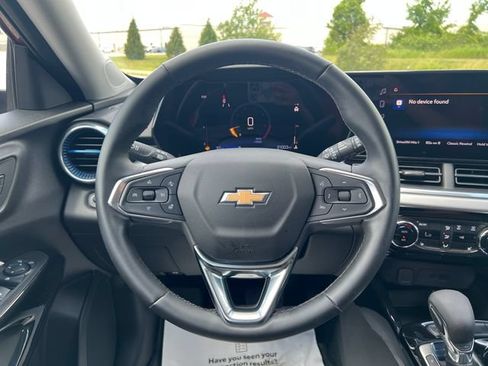 Used 2024 Chevrolet Trax LT w/ Driver Confidence Package FWD image 17