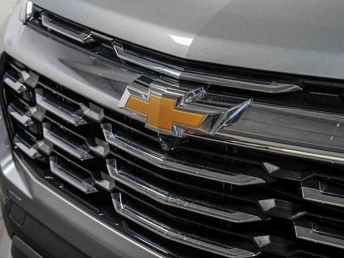 Used 2025 Chevrolet Equinox LT w/ Convenience Package II FWD image 8