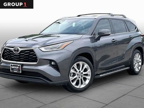 Used 2025 Toyota Highlander Limited FWD image 1