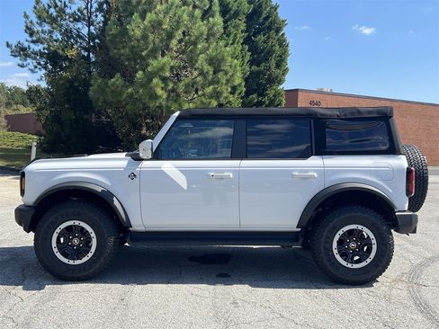 New 2025 Ford Bronco Outer Banks w/ Sasquatch Package image 24