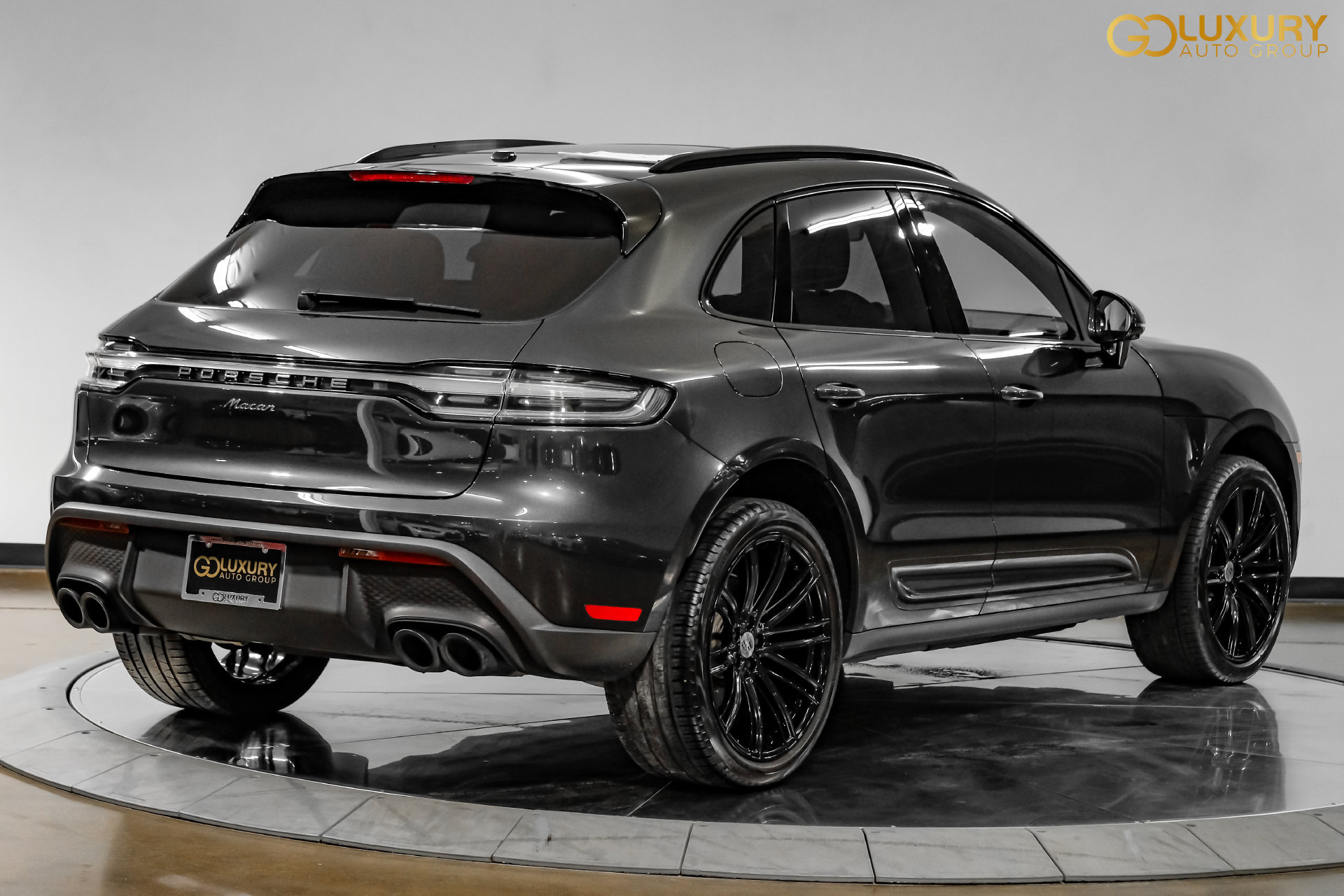 Used 2024 Porsche Macan AWD/4WD image 10