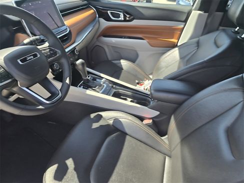 Used 2024 Jeep Compass Limited image 19