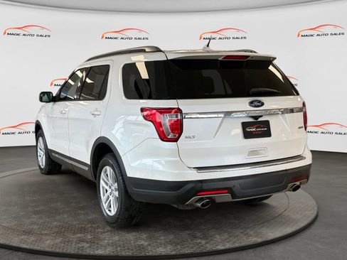 Used 2018 Ford Explorer XLT w/ Equipment Group 202A AWD/4WD image 8