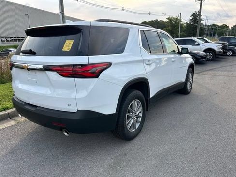 Used 2023 Chevrolet Traverse LT FWD image 3