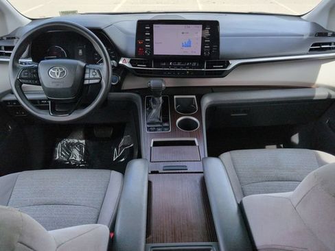 Certified 2022 Toyota Sienna LE AWD/4WD image 15
