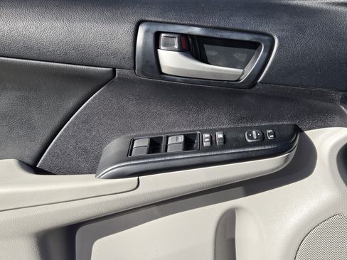 Used 2014 Toyota Camry LE image 27