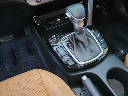 Certified 2024 Kia Seltos EX FWD image 22