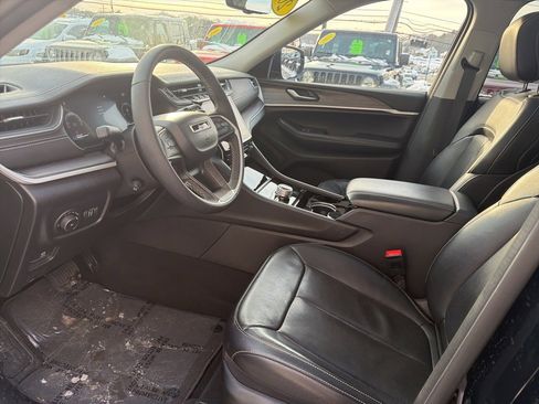 Certified 2023 Jeep Grand Cherokee Limited w/ Luxury Tech Group II image 3