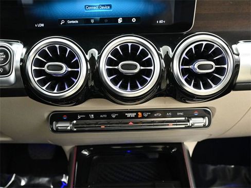 Used 2020 Mercedes-Benz GLB 250 w/ Premium Package image 30