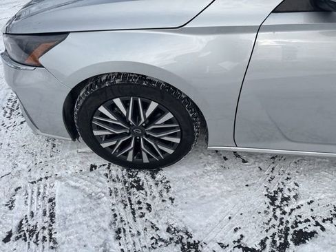 Used 2023 Nissan Altima 2.5 SV image 12