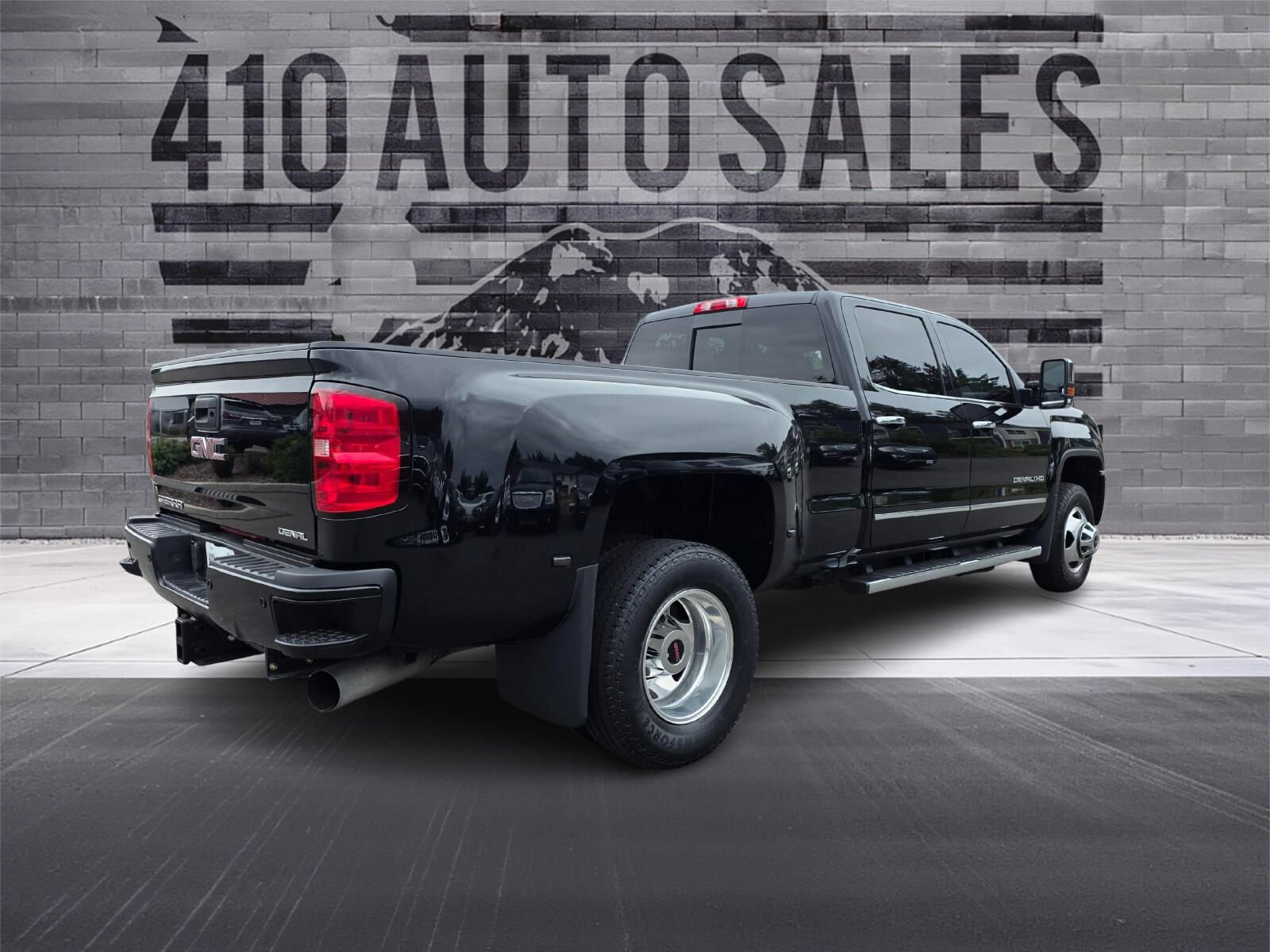 Used 2017 GMC Sierra 3500 Denali AWD/4WD image 3