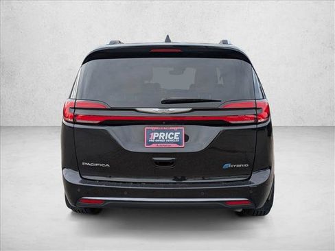 Used 2023 Chrysler Pacifica Pinnacle image 6