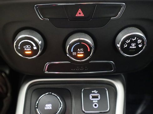 Used 2018 Jeep Compass Latitude image 36