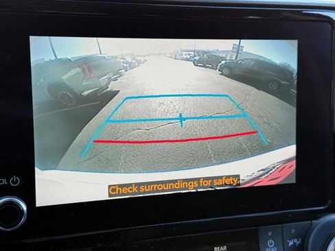 Used 2023 Toyota Highlander LE image 21