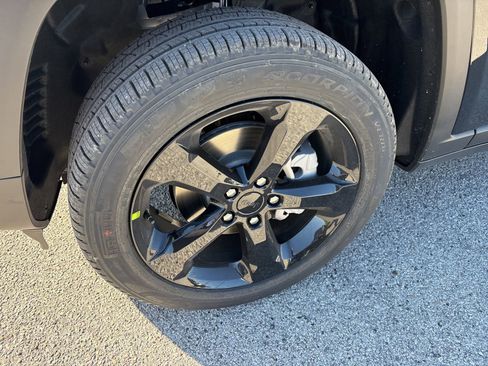 New 2025 Jeep Grand Cherokee Limited image 22