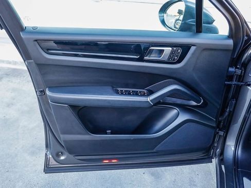 Used 2023 Porsche Cayenne Platinum Edition image 22