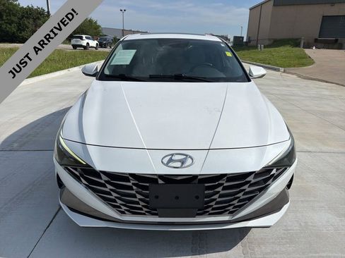 Used 2022 Hyundai Elantra Limited FWD image 2