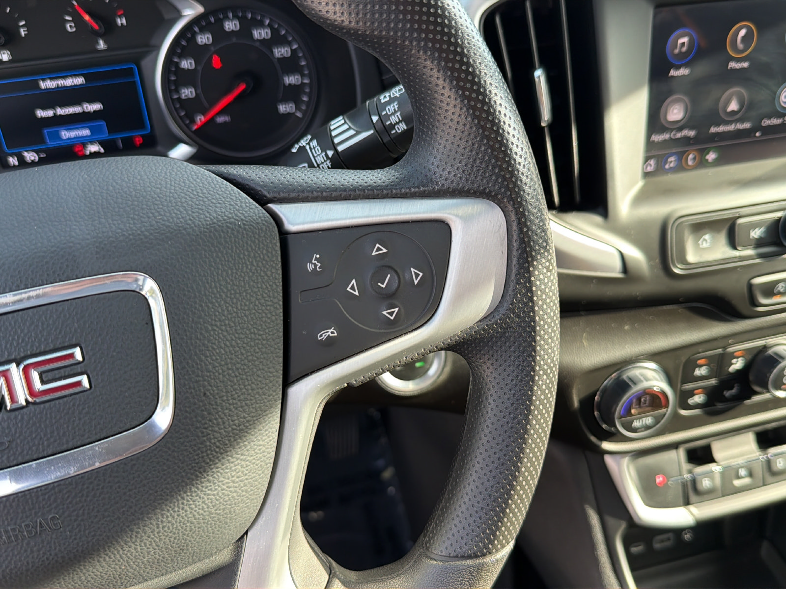 Used 2023 GMC Terrain SLE w/ Driver Convenience Package FWD image 19