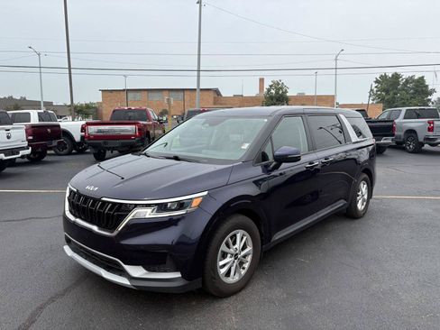 Used 2023 Kia Carnival LX FWD image 19