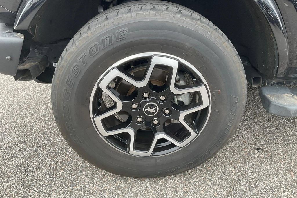 Used 2024 Ford Bronco Outer Banks AWD/4WD image 9