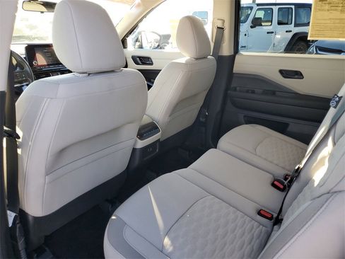 Used 2023 Nissan Pathfinder SV image 16