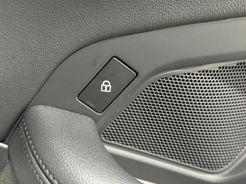 Used 2021 Jaguar E-PACE SE image 22