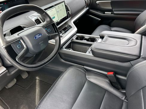 Used 2025 Ford Expedition Max Platinum AWD/4WD image 9