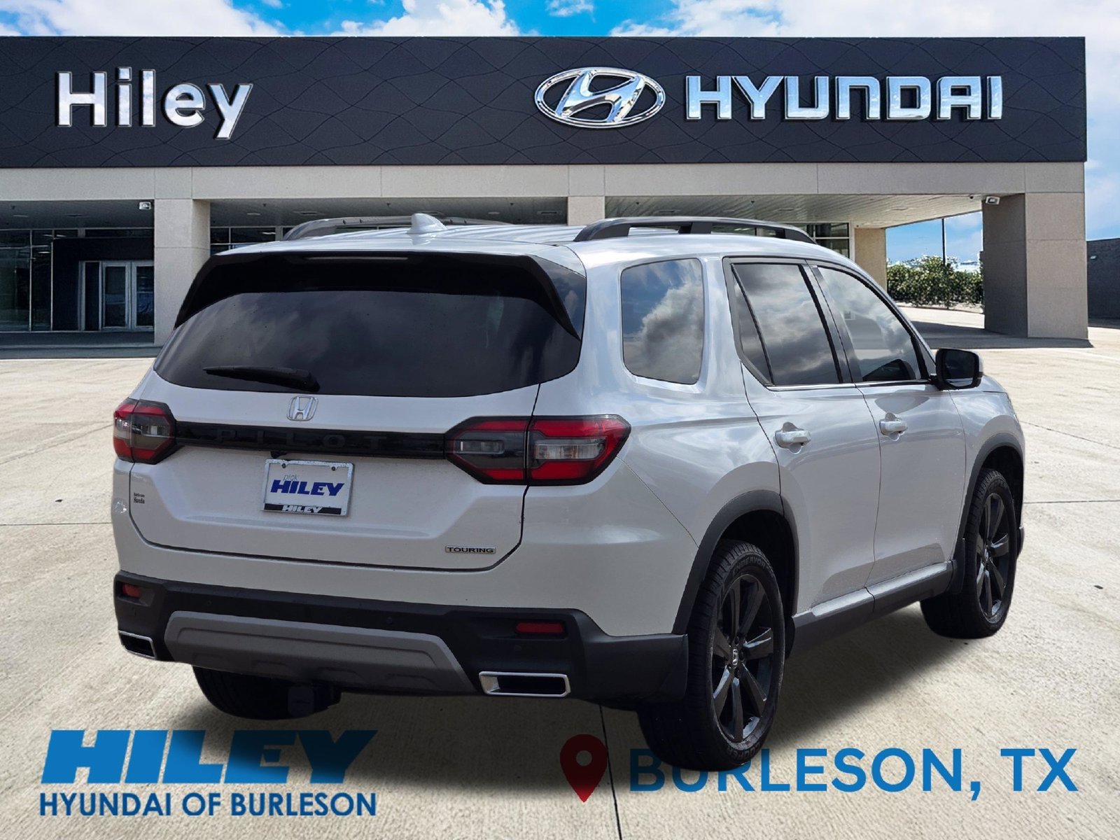 Used 2023 Honda Pilot Touring image 4