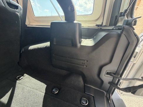 Used 2018 Jeep Wrangler Unlimited Sahara w/ LED Lighting Group AWD/4WD image 30