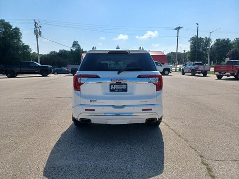 Used 2022 GMC Acadia AWD Denali w/ Denali Ultimate Package image 4