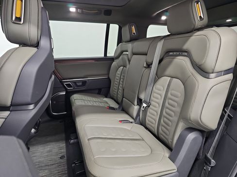 Used 2023 Rivian R1S Adventure image 21