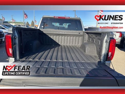 Used 2025 GMC Sierra 1500 SLT image 18
