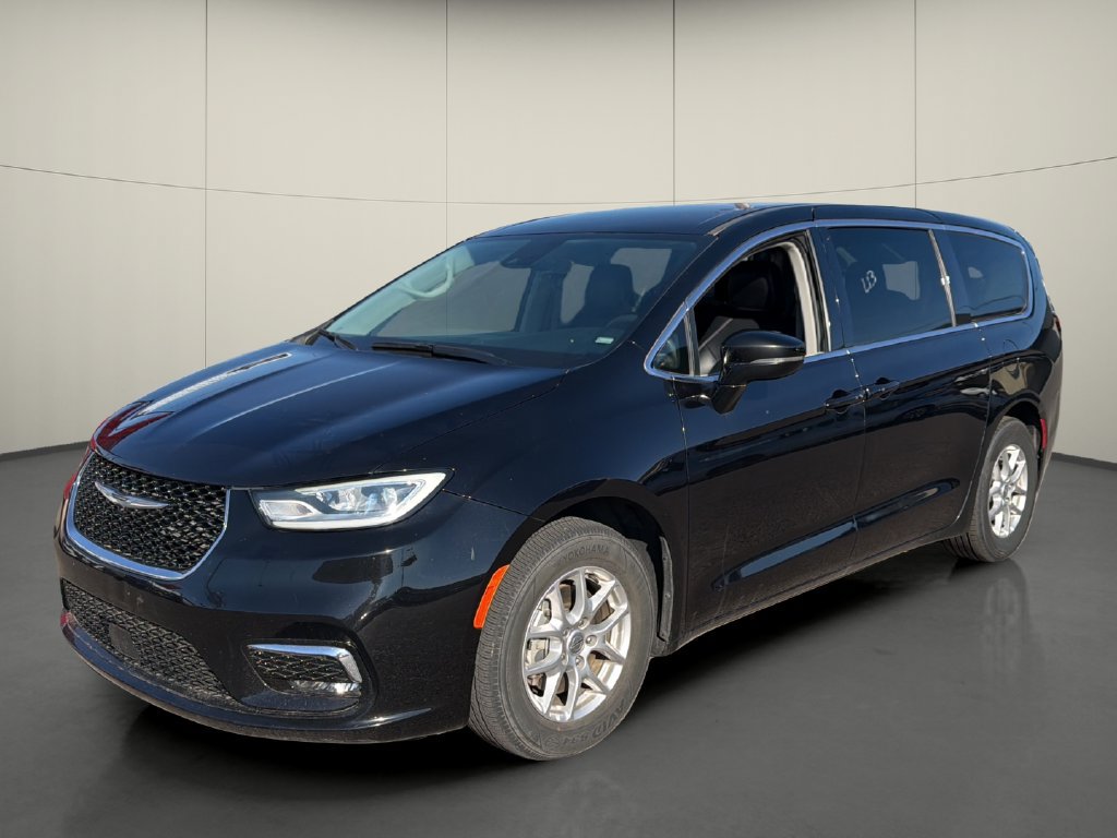 Used 2024 Chrysler Pacifica Touring-L FWD image 3