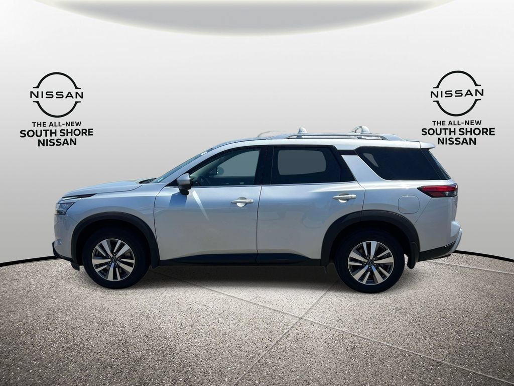 Used 2023 Nissan Pathfinder SL AWD/4WD image 4