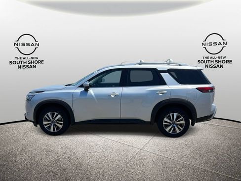 Used 2023 Nissan Pathfinder SL AWD/4WD image 4