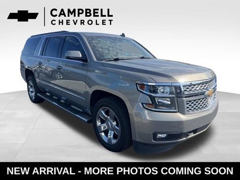 Used 2017 Chevrolet Suburban LT w/ LT Signature Package AWD/4WD image 7