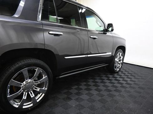 Used 2017 Cadillac Escalade Premium Luxury AWD/4WD image 20