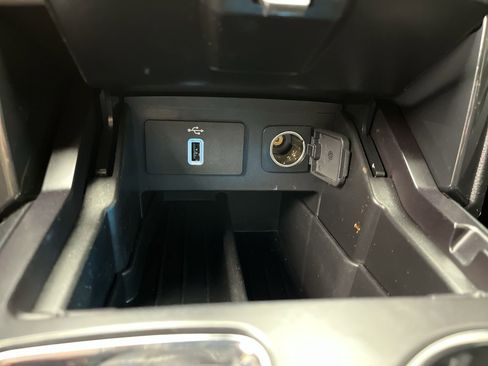 Used 2018 Ford Explorer XLT w/ Equipment Group 202A AWD/4WD image 27