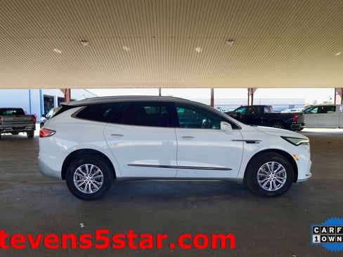 Used 2024 Buick Enclave Premium image 2