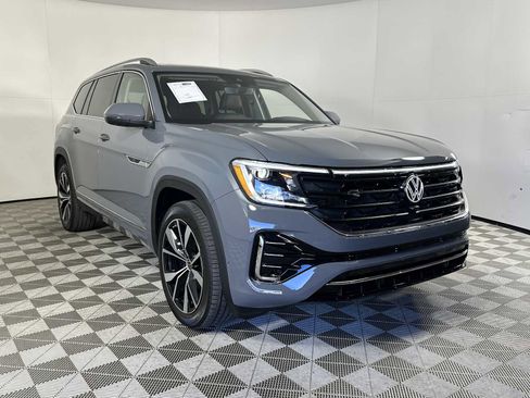 Used 2025 Volkswagen Atlas SEL Premium R-Line image 2