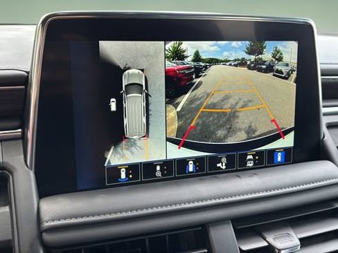 Used 2024 Chevrolet Suburban Z71 w/ Luxury Package AWD/4WD image 27