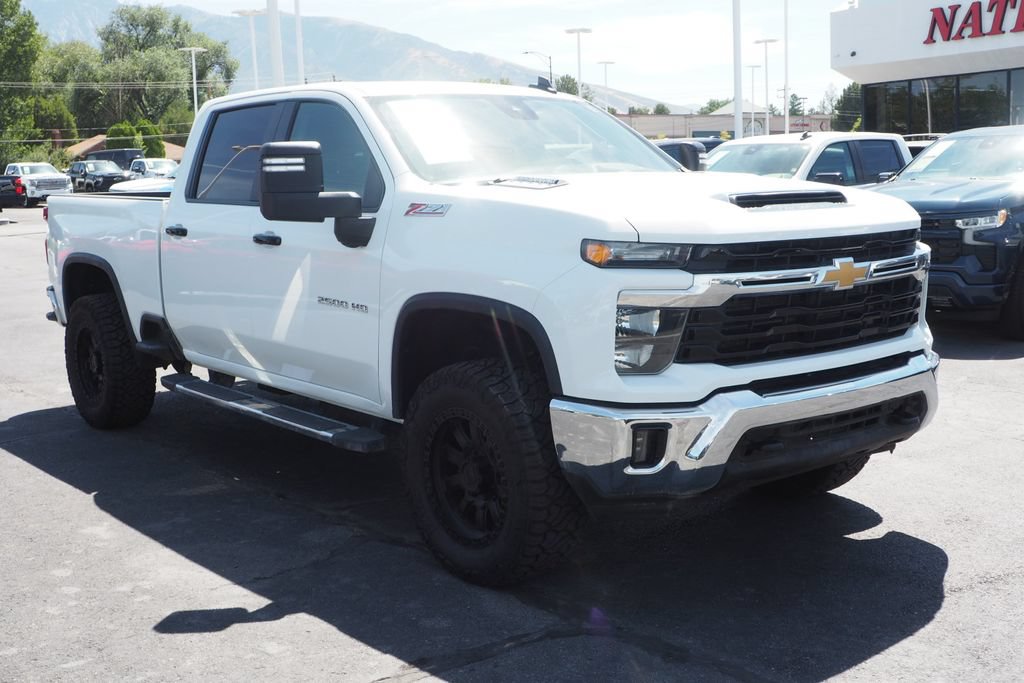 Used 2024 Chevrolet Silverado 2500 LT AWD/4WD image 3