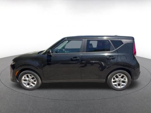 Used 2025 Kia Soul LX w/ LX Technology Package FWD image 9