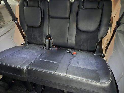 Used 2017 Dodge Grand Caravan SXT w/ Driver Convenience Group image 9