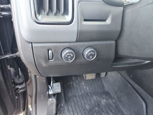 Used 2019 Chevrolet Colorado Z71 w/ Z71 Midnight Edition image 17