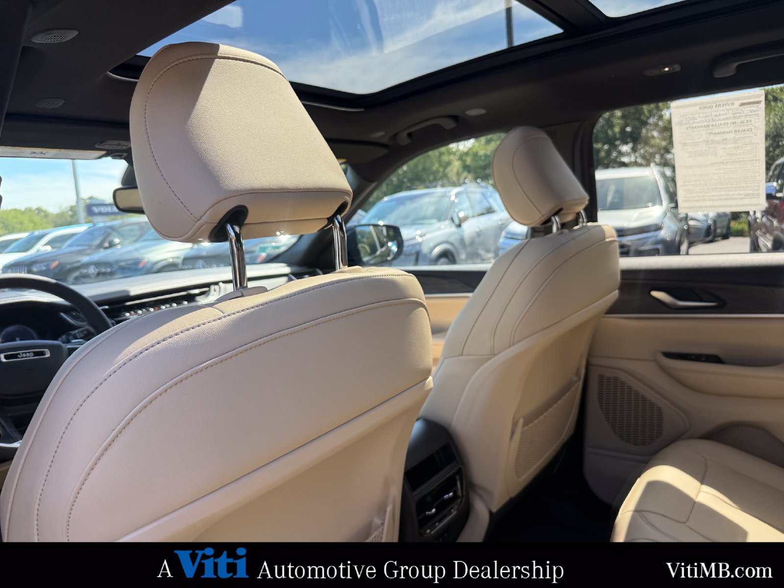 Used 2023 Jeep Grand Cherokee Limited AWD/4WD image 21